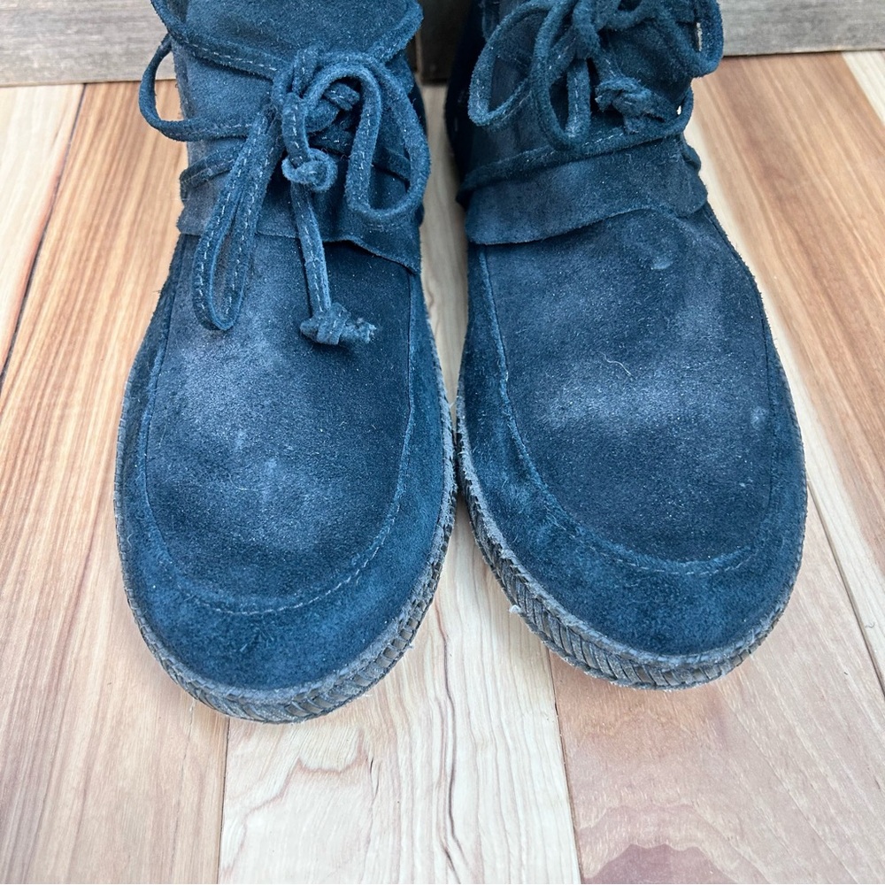 UGG Reid Moc Black Suede Booties Leather Details Sheepskin Wool Treadlite Sz 10 - Picture 3 of 14